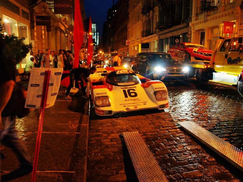 Illustration for article titled Here's What It Looks Like To Load A Porsche 962